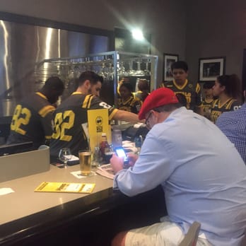 Buffalo Wild Wings - 6 waiters waiting for drinks from slowww bar, drinks are nasty and sour, and cost $9....stick to the beer - Sports Bars Near Me - Bronx, New York