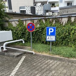 Parkhaus Nordstraße - Special parking spots for severely disabled persons.