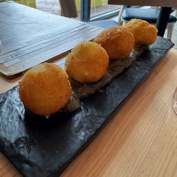 Croquetas con queso de cabra