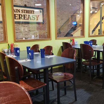 Main Street Overeasy - Nice windows into the hallway that opened up the place. - Breakfast & Brunch Near Me - Bozeman, Montana