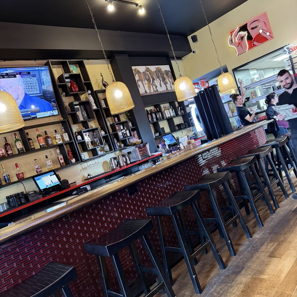 Bendi Wok n' Bar - Bar area - Asian Fusion Near Me - Columbus, Ohio