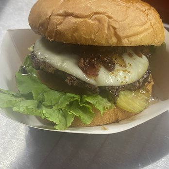 Grub Truck Yall - a cheeseburger with lettuce - Food Trucks Near Me - Rhome, Texas Grub Truck Yall - a cheeseburger with lettuce - Food Trucks Near Me - Rhome, Texas