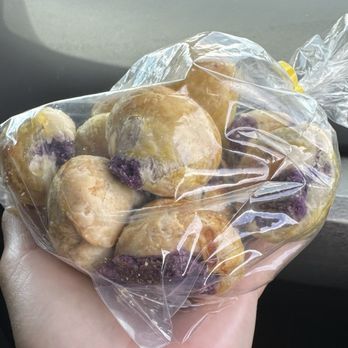 Manny's Bakeshop & Restaurant - $5 Ube Hopia - Bakeries Near Me - Waipahu, Hawaii
