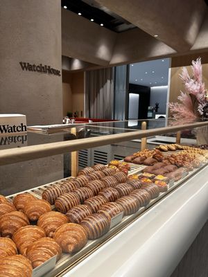 WatchHouse 5th Ave. by null