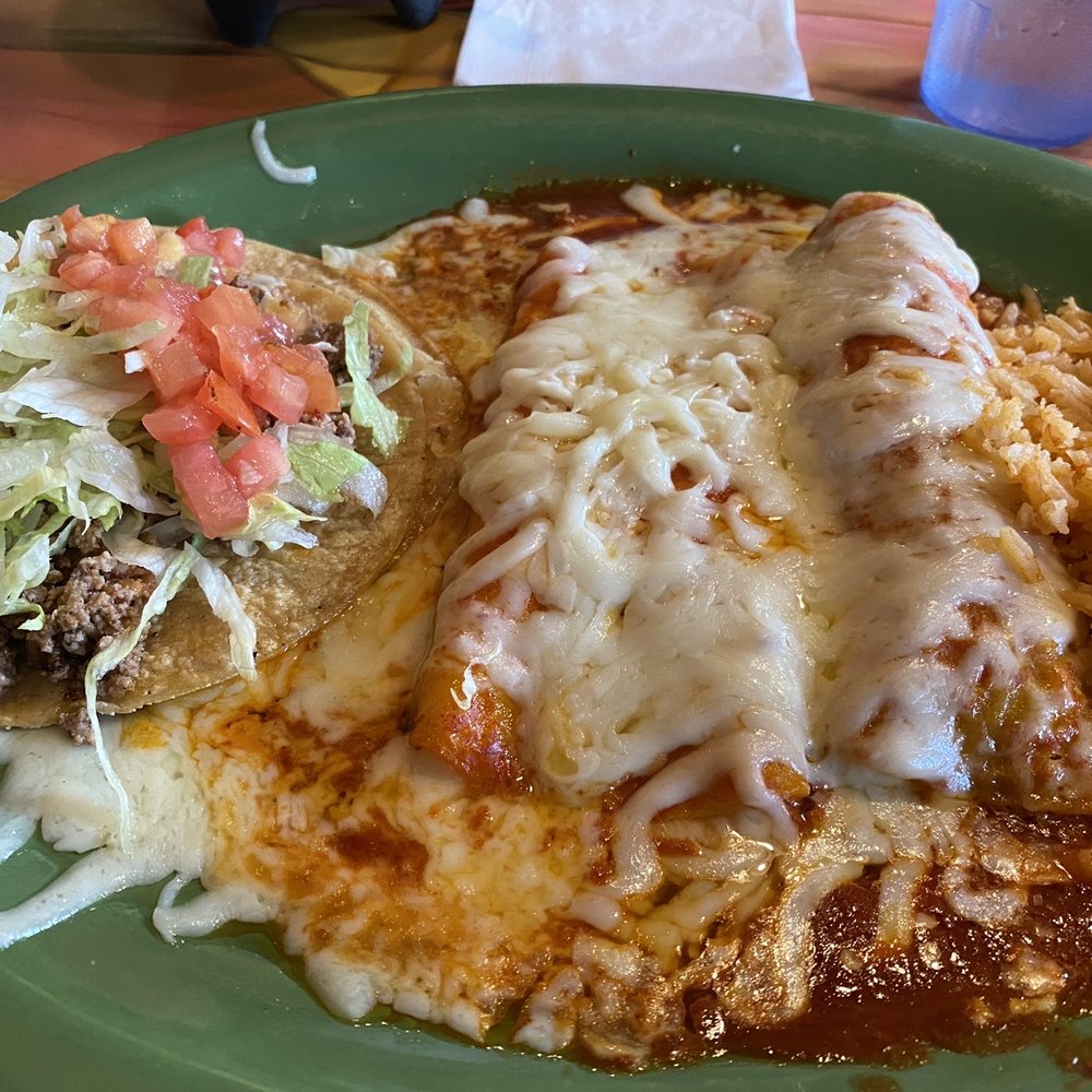 El Sarape - Checks enchilada and ground beef with rice and a awesome beef taco. Yum! - Mexican Near Me - Bellevue, Wisconsin