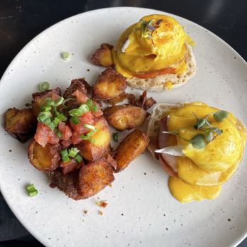 Tutu Lounge - Traditional Eggs Benedict - Breakfast & Brunch Near Me - San Rafael, California