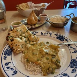 Picture of Navrantna Korma, garlic naan, and samosas. Picture of Navrantna Korma, garlic naan, and samosas.