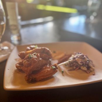 Tambu Lounge - Big Kahuna's Hot Wings - Lounges Near Me - Lake Buena Vista, Florida