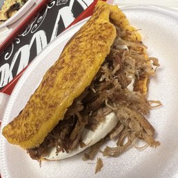 Cachapa con Pernil Cachapa con Pernil