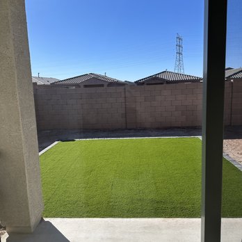 Oakswood Turf & Hardscape - 15x15 turf with grey paver border - Landscape Architects or Designers Near Me - Tucson, Arizona Oakswood Turf & Hardscape - 15x15 turf with grey paver border - Landscape Architects or Designers Near Me - Tucson, Arizona