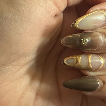HMB Nails - Chipped, messy and that's supposed to be a flower. No wonder they wouldn't let me look - Nail Technicians Near Me - Castle Hills, Texas HMB Nails - Chipped, messy and that's supposed to be a flower. No wonder they wouldn't let me look - Nail Technicians Near Me - Castle Hills, Texas