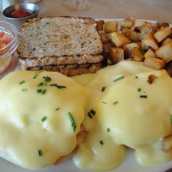 Cochon Dingue - Classic Eggs Benedict - Breakfast & Brunch Near Me - Quebec City, Quebec Cochon Dingue - Classic Eggs Benedict - Breakfast & Brunch Near Me - Quebec City, Quebec