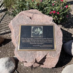 Obama Kissing Monument