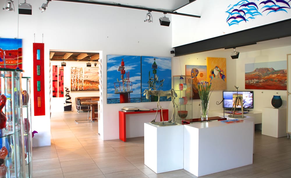 RED UMBRELLA ART GALLERY 255 South Terrace, Perth Western Australia