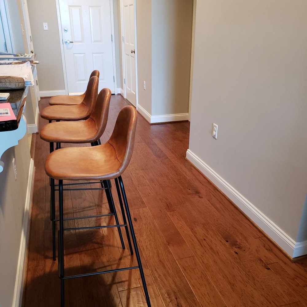 Juan Jorge Floors - Mixed width hickory in hallway entrance. - Flooring Near Me - Franklin , Virginia