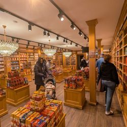 Gourmet Chocolaterie Belge - Lots of chocolate