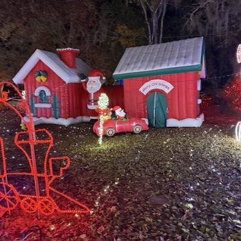 3710 Beauclerc Displays - Holiday Decorations Near Me - Jacksonville, Florida