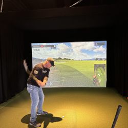 Tee Box Indoor Golf - Great place for some golf and drinks. Give it a try