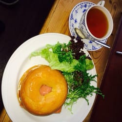 kingfisher - Smoked salmon and cream cheese bagel