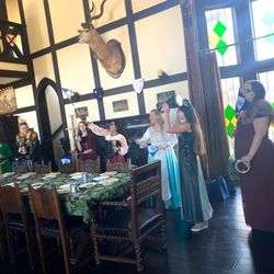 Krak du Lion d'Or - The ladies of court cheer their champions.