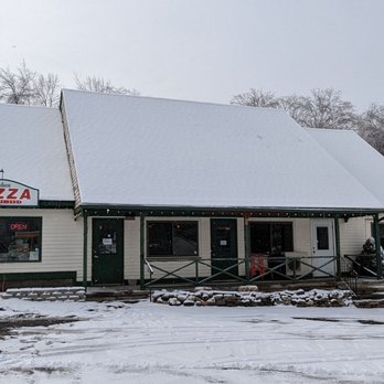 Goshen Pizza - a restaurant in the snow - Chicken Wings Near Me - Goshen, Connecticut