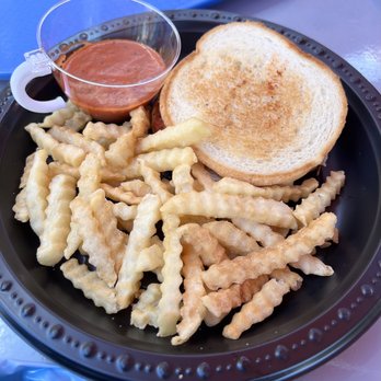 Minion Cafe - Grilled cheese - Cafes Near Me - Universal City, California