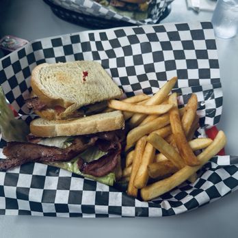 Carver Cafe - BLT with fries - Delis Near Me - Damascus, Oregon