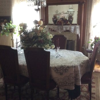 Grandview Guest Home - The dining room, where Marjie serves her guests wonderful breakfasts. Best I ever had at a B&B! - Hotels & Travel Near Me - Galena, Illinois Grandview Guest Home - The dining room, where Marjie serves her guests wonderful breakfasts. Best I ever had at a B&B! - Hotels & Travel Near Me - Galena, Illinois