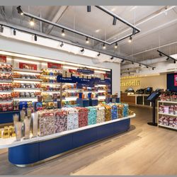 Ghirardelli Chocolate & Ice Cream Shop - Interior