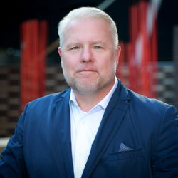 Jan Pelton Photography - Man, city professional head shot