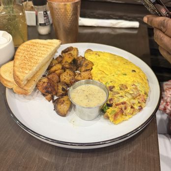 Morning Mule Breakfast Boutique - Omelette and toast - Breakfast & Brunch Near Me - Granger, Indiana