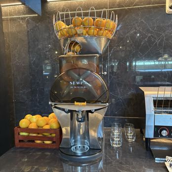 LATAM VIP Lounge - Airport Lounges Near Me - Pudahuel, RM