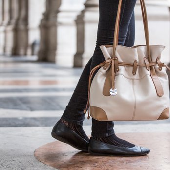 Del Giudice Roma - Leather shoulder bag Carla in Cream/Biscuit color. - Leather Goods Near Me - Rome, RM Del Giudice Roma - Leather shoulder bag Carla in Cream/Biscuit color. - Leather Goods Near Me - Rome, RM