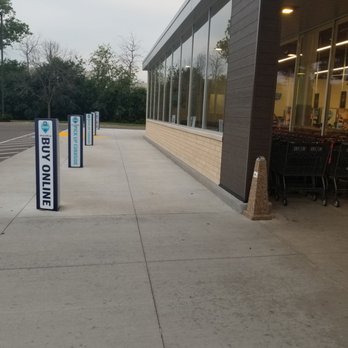 ALDI - The front line. - Grocery Near Me - Waukesha, Wisconsin