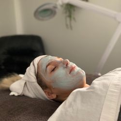 Fingers Faces & Feet - Relaxing facial mask
