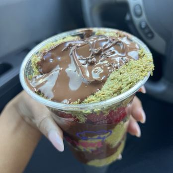 Loven Bakery - Dubai Chocolate Strawberries - Bakeries Near Me - Humble, Texas Loven Bakery - Dubai Chocolate Strawberries - Bakeries Near Me - Humble, Texas