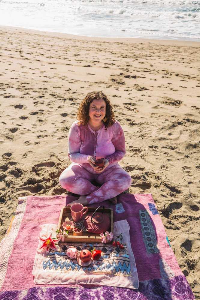 Tamar Leffert CMT Logo