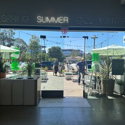 Exterior outside entrance of sweetgreen - Healthy Salads, Wraps, and Bowls - Outdoor patio seating - San Diego, California Exterior outside entrance of sweetgreen - Healthy Salads, Wraps, and Bowls - Outdoor patio seating - San Diego, California