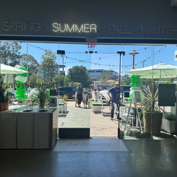 sweetgreen - Healthy Salads, Wraps, and Bowls - Outdoor patio seating - Salad Near Me - San Diego, California sweetgreen - Healthy Salads, Wraps, and Bowls - Outdoor patio seating - Salad Near Me - San Diego, California