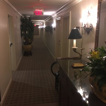 Santa Barbara Inn - Hallway shot - Hotels Near Me - Santa Barbara, California