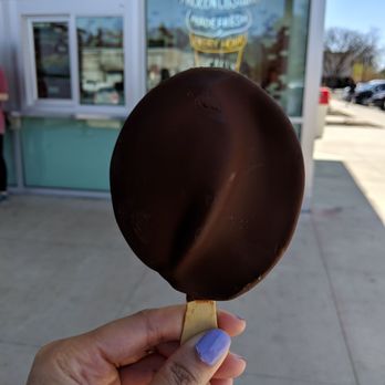 Andy's Frozen Custard - Dark chocolate dipped mint custard bar - Ice Cream & Frozen Yogurt Near Me - Glen Ellyn, Illinois Andy's Frozen Custard - Dark chocolate dipped mint custard bar - Ice Cream & Frozen Yogurt Near Me - Glen Ellyn, Illinois