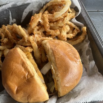 Dexfield Diner & Pub - Bacon Cheeseburger - Pizza Near Me - Redfield, Iowa