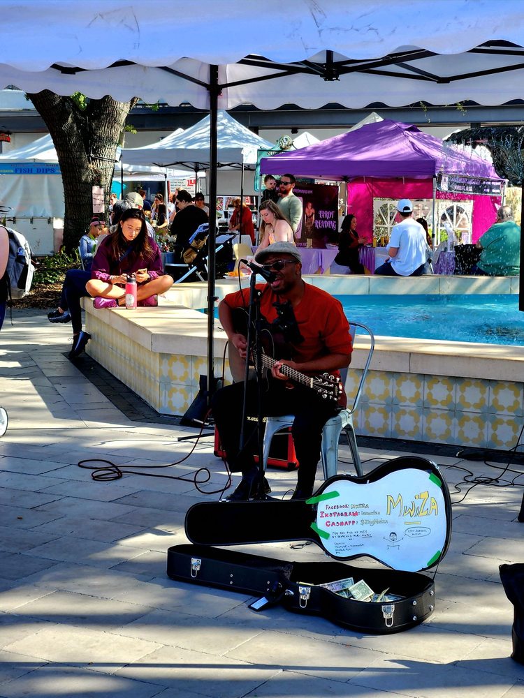 Fresh Market of Hyde Park Logo