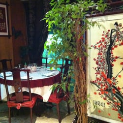 Au Bon Accueil - Table ronde pour 5 ou 6 pers.