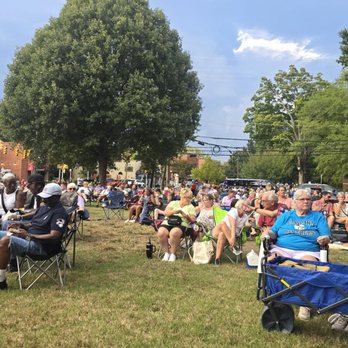 Mandolino's Artisan Pizza - Music in the park - Pizza Near Me - Davidson, North Carolina Mandolino's Artisan Pizza - Music in the park - Pizza Near Me - Davidson, North Carolina