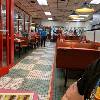 Huddle House - Suck ass Waitress - American Near Me - Corbin, Kentucky