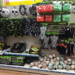 Poundland - Halloween to the right