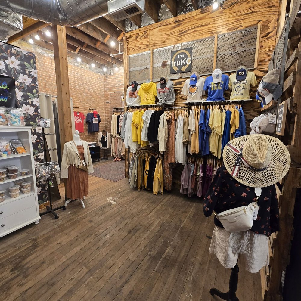 Artisan's Corner on Wall - Inside first floor - Flea Markets Near Me - Harrisonville, Missouri
