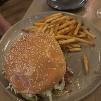 SoCal Kitchen + Bar - SoCal Burger - New American Near Me - Columbus, Ohio