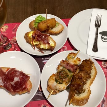 Txapela - Basque Near Me - Madrid, M Txapela - Basque Near Me - Madrid, M